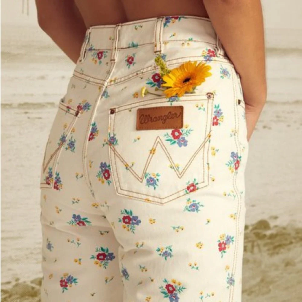 BILLABONG x Wrangler She’s Cheeky denim - Picture 1 of 3